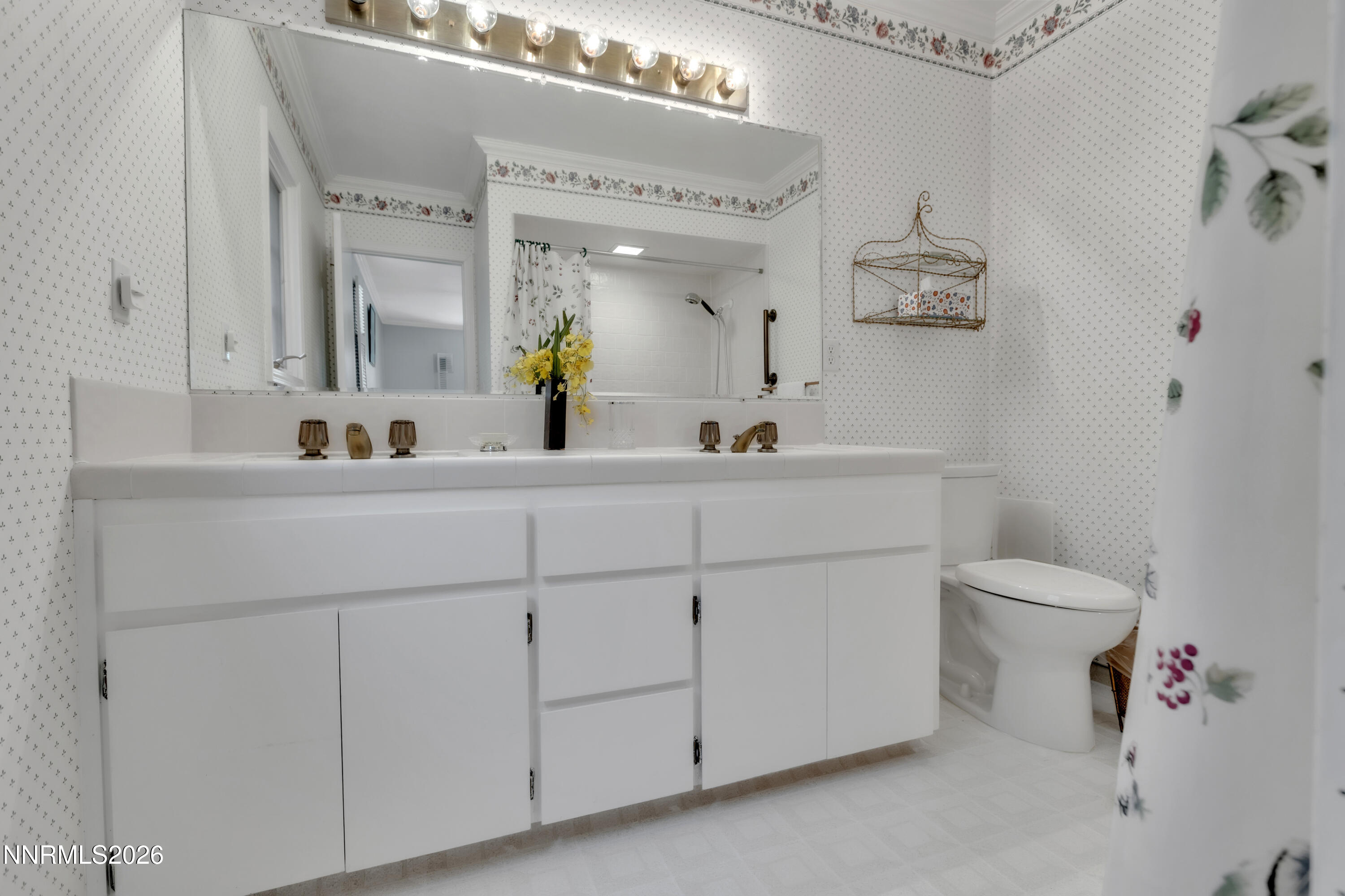 2265 Lindley Way Reno, NV 89509 - Photo 33 of 56 Primary Bath