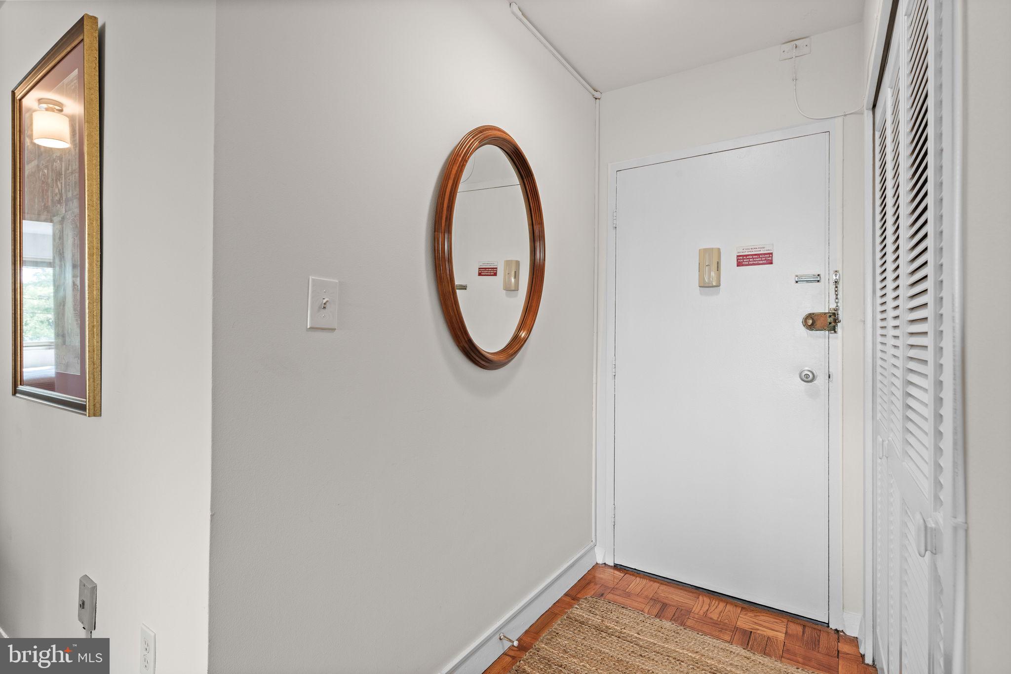 4600 Connecticut Avenue Northwest, Unit 710 Washington, DC 20008 - Photo 6 of 37 Foyer