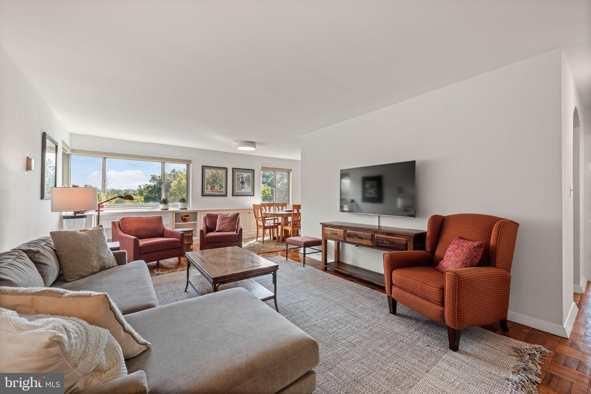 4600 Connecticut Avenue Northwest, Unit 710 Washington, DC 20008 - Photo 7 of 37 Living Room