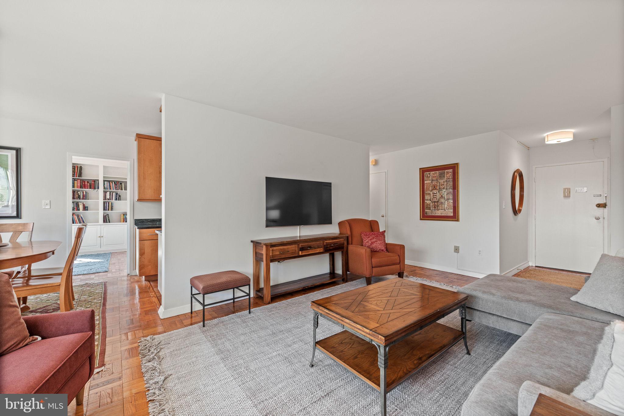 4600 Connecticut Avenue Northwest, Unit 710 Washington, DC 20008 - Photo 9 of 37 Living Room