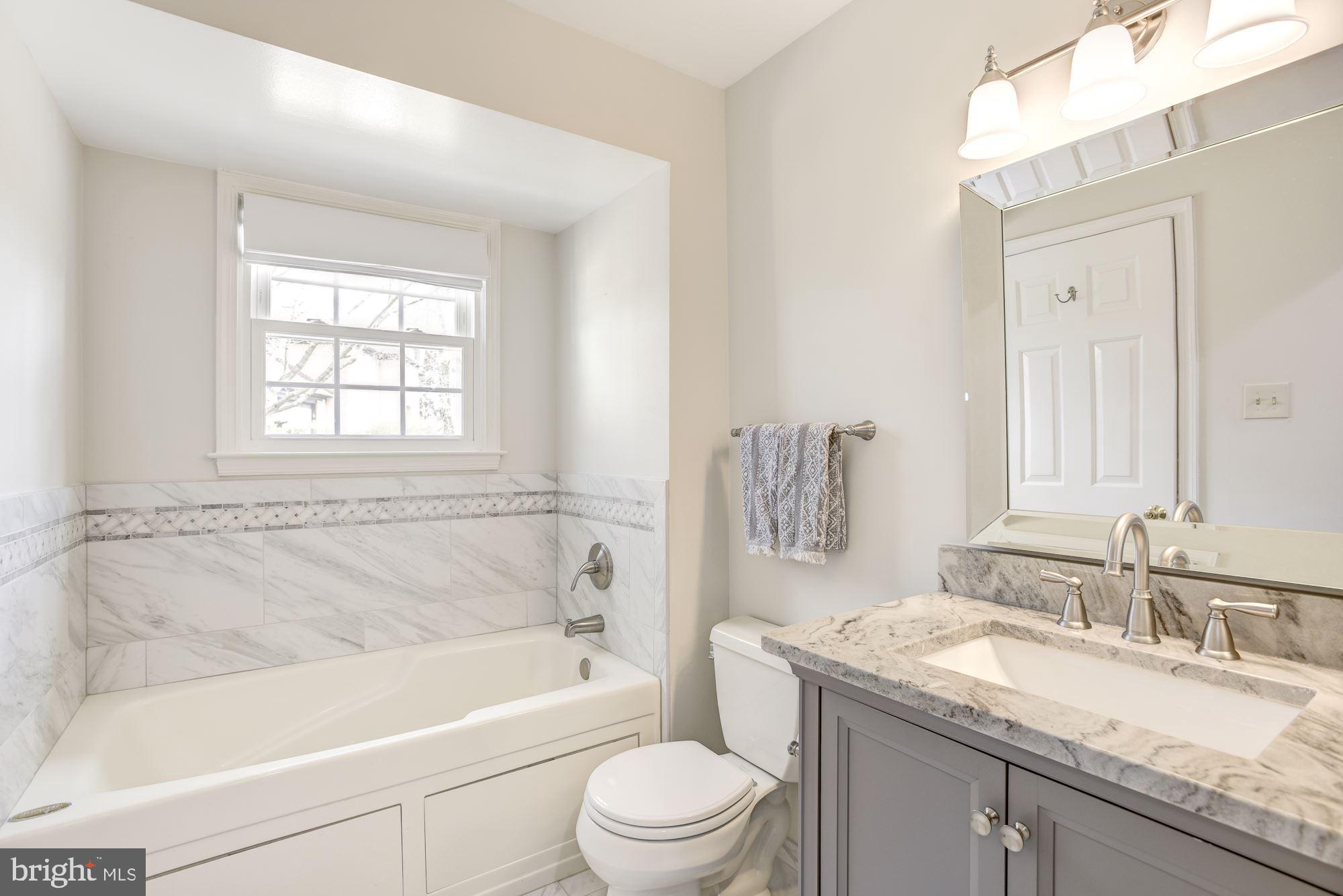923 Ridge Drive McLean, VA 22101 - Photo 31 of 78 Master Soaking tub