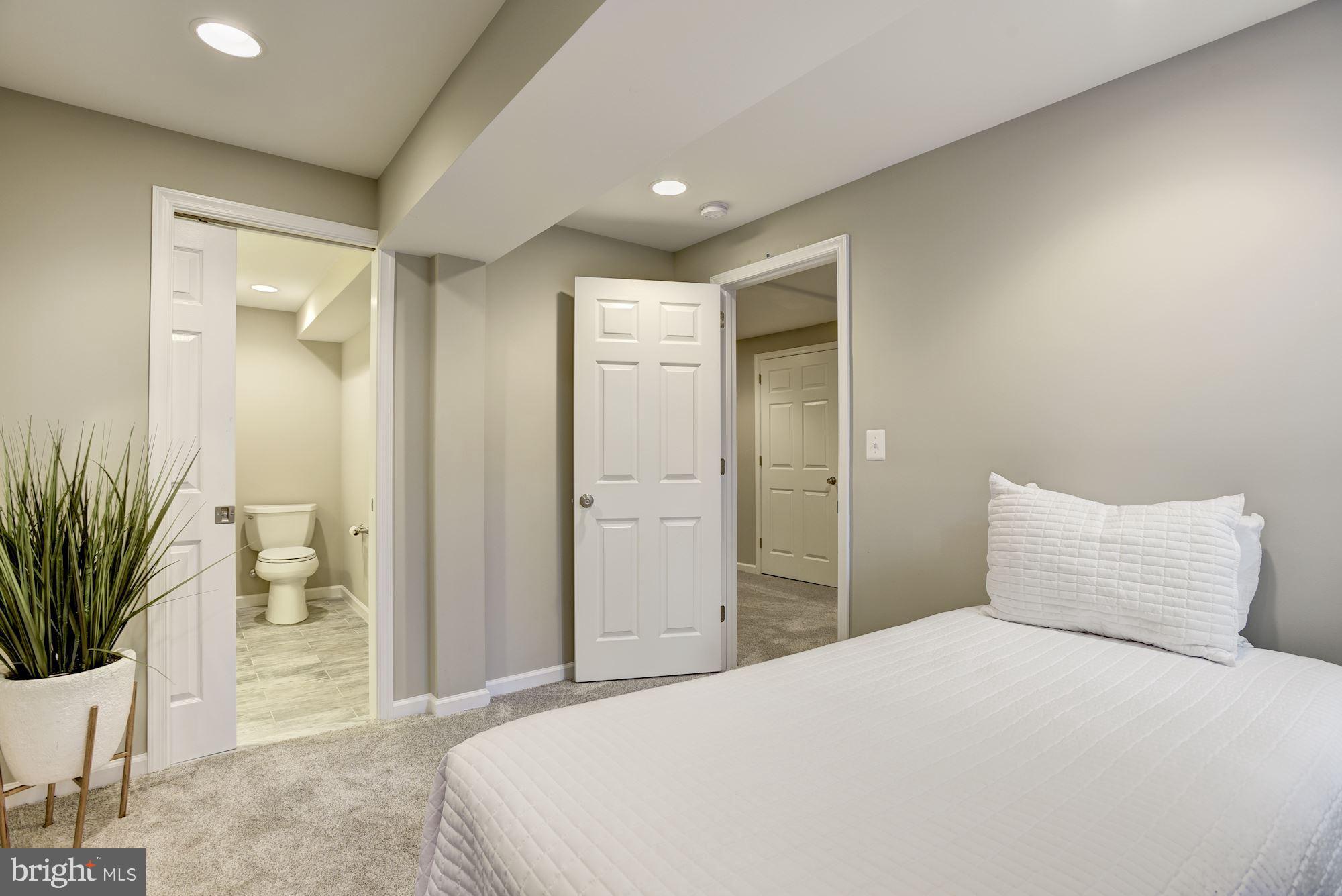 923 Ridge Drive McLean, VA 22101 - Photo 54 of 78 Bedroom #5 with en suite bathroom