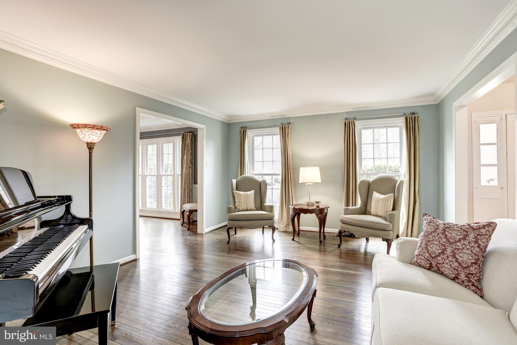 923 Ridge Drive McLean, VA 22101 - Photo 8 of 78 Floor to ceiling windows. (Replaced 2013)