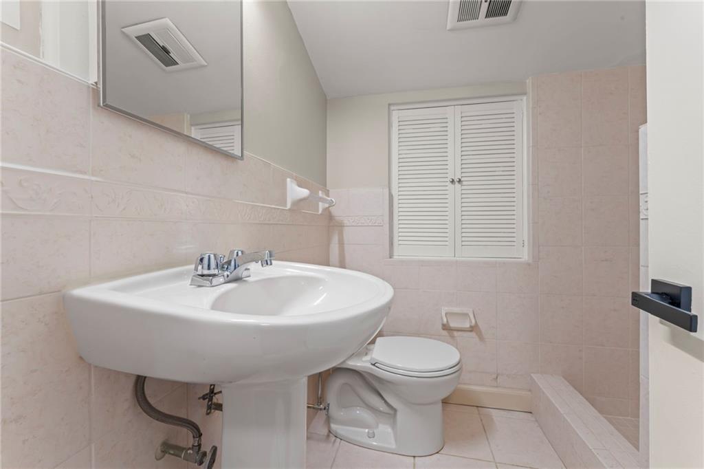 4757 Old Boston Road Pittsburgh, PA 15227 - Photo 19 of 24 Full Hall Bathroom 4757 Old Boston Rd