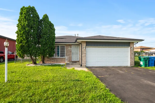 $184,900 | 928 East 153rd Street, Phoenix, IL 60426
