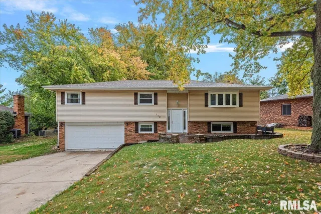 $280,000 | 112 Deer Creek Road, Rochester, IL 62563