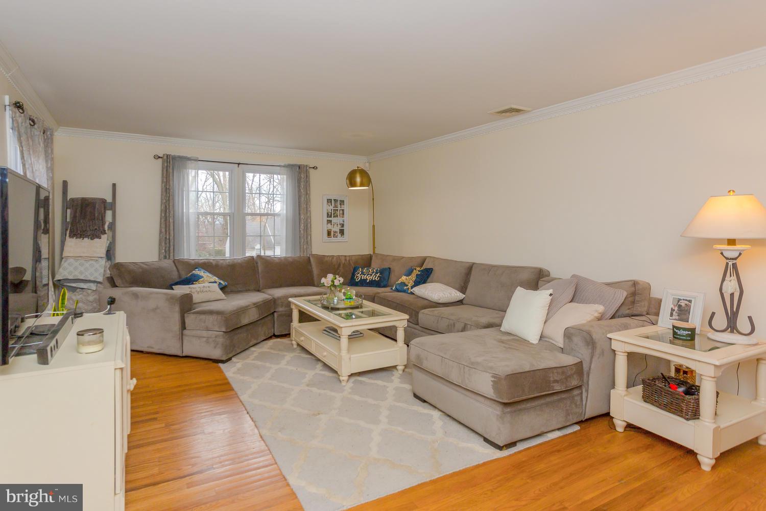 617 Bridle Road Glenside, PA 19038 - Photo 3 of 35 Living Room