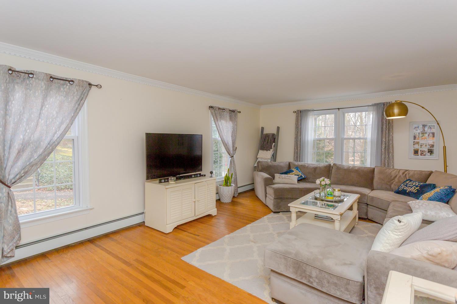 617 Bridle Road Glenside, PA 19038 - Photo 5 of 35 Living Room