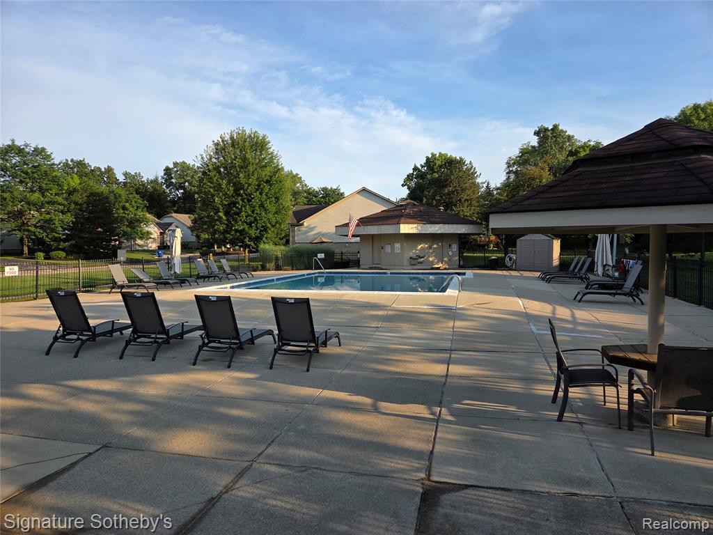 5274 Simpson Lake Road West Bloomfield, MI 48323 - Photo 43 of 46 Gallery Image 43