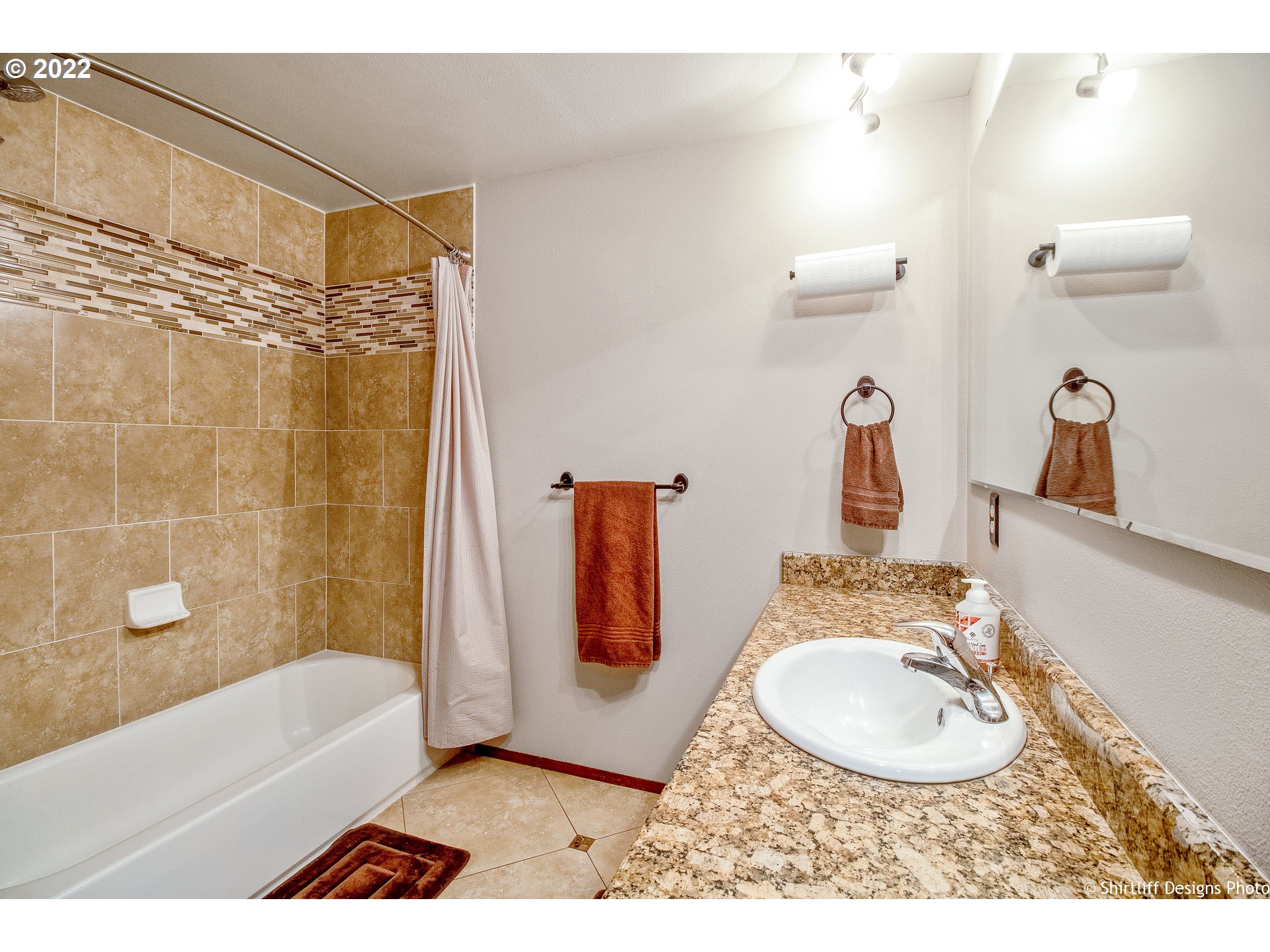 90818 Marcola Road Springfield, OR 97478 - Photo 15 of 32 a bathroom with a sink and a mirror