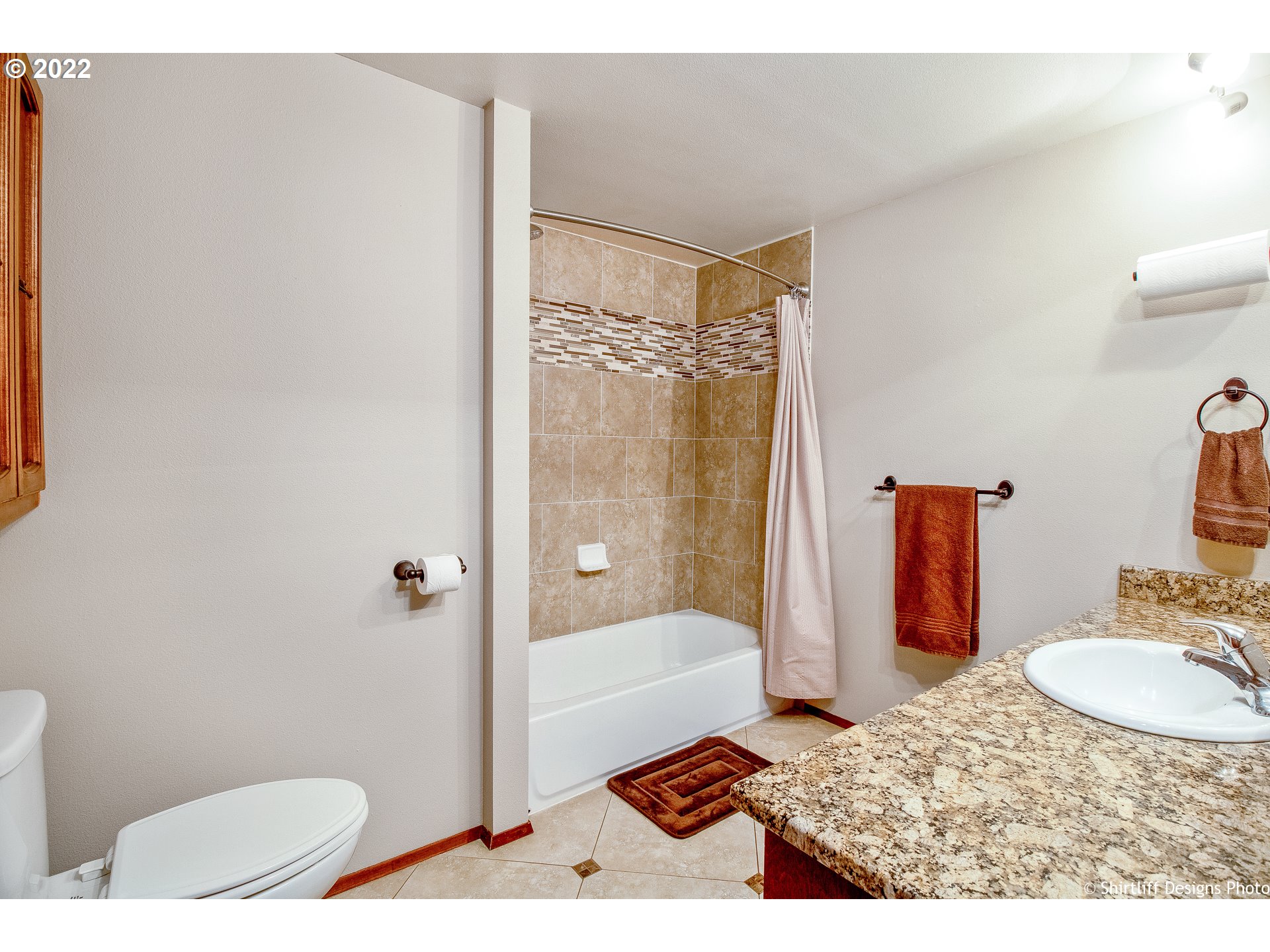 90818 Marcola Road Springfield, OR 97478 - Photo 16 of 32 a bathroom with a sink toilet and shower