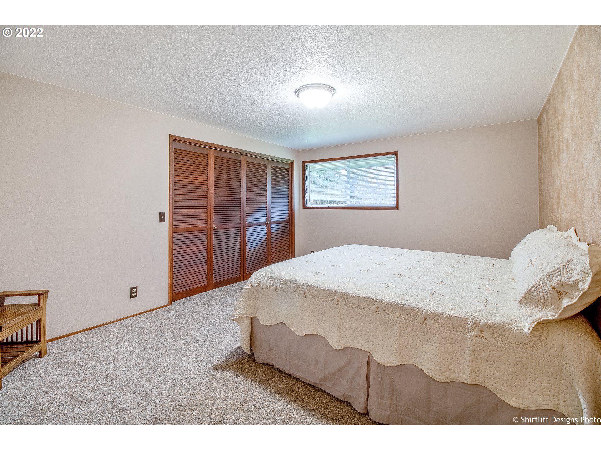 90818 Marcola Road Springfield, OR 97478 - Photo 17 of 32 a bedroom with a bed and dresser