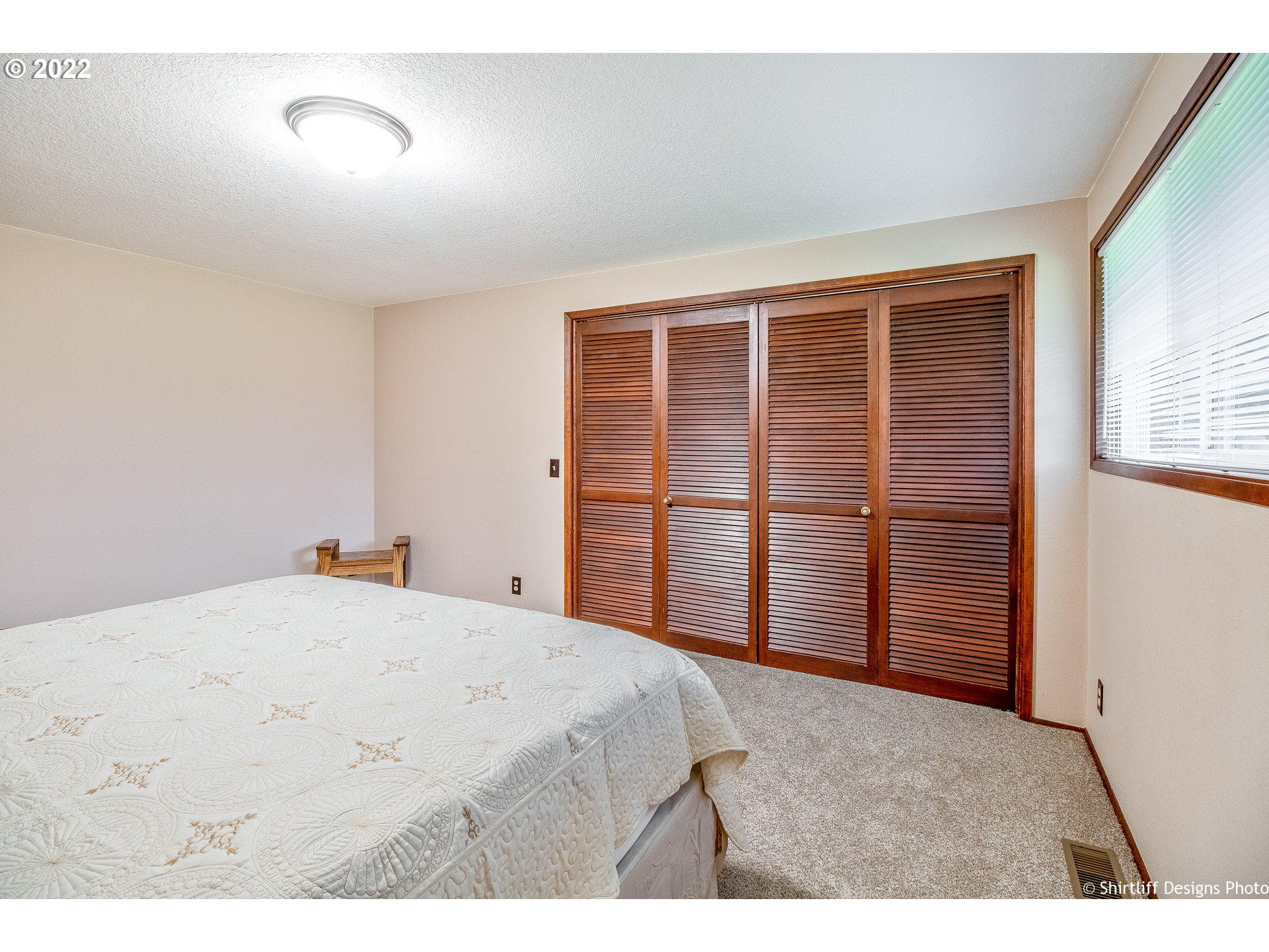 90818 Marcola Road Springfield, OR 97478 - Photo 18 of 32 a bedroom with a bed and a window