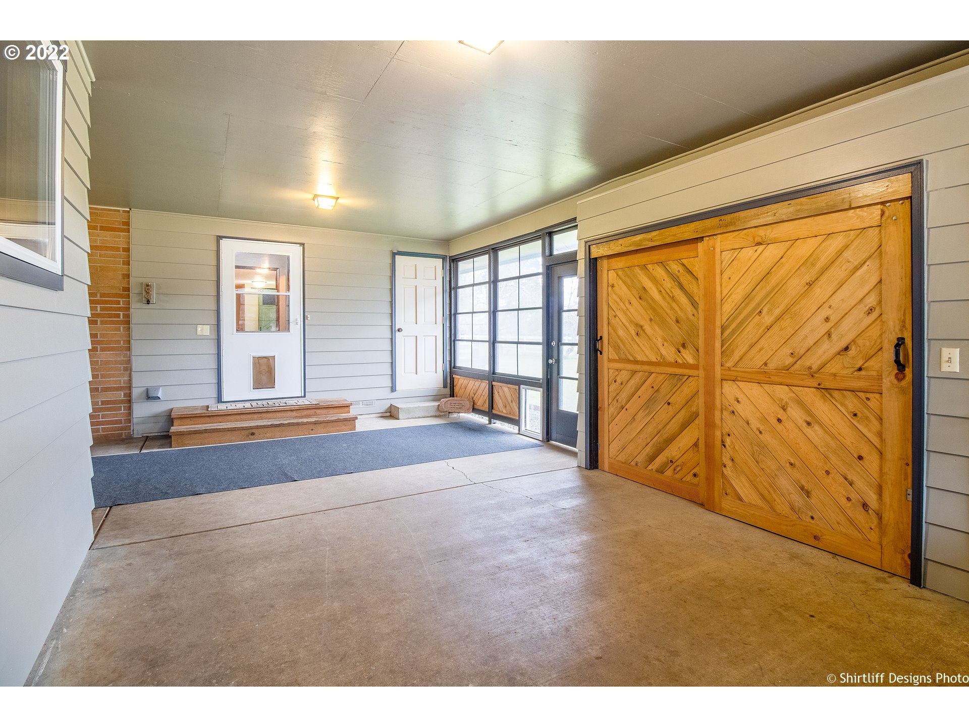90818 Marcola Road Springfield, OR 97478 - Photo 23 of 32 a spacious bedroom with a large window