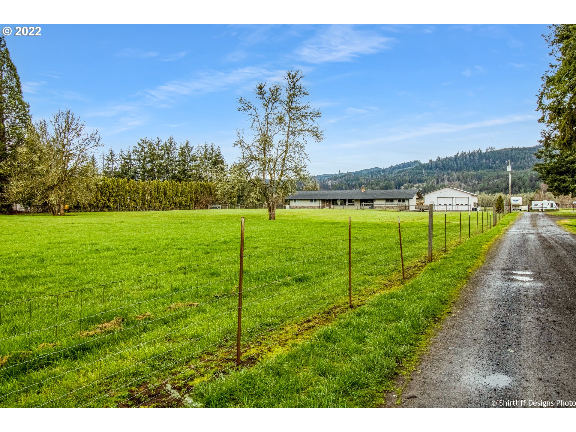 90818 Marcola Road Springfield, OR 97478 - Photo 27 of 32 a view of a golf course with a big yard
