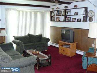 79 Gridiron Road Levittown, PA 19057 - Photo 3 of 10 Living Room