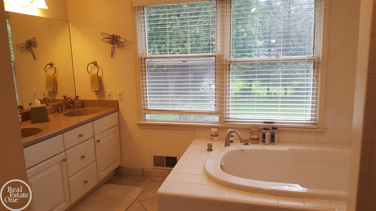 778 Leinster Road Rochester Hills, MI 48309 - Photo 31 of 33