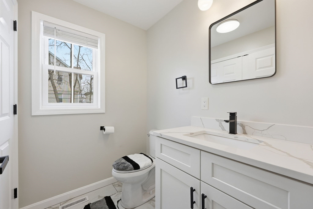 14 Crane Street, Unit 14 Springfield, MA 01104 - Photo 9 of 20