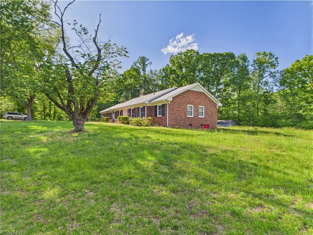 4208 Aberdare Drive High Point, NC 27265 - Photo 11 of 33