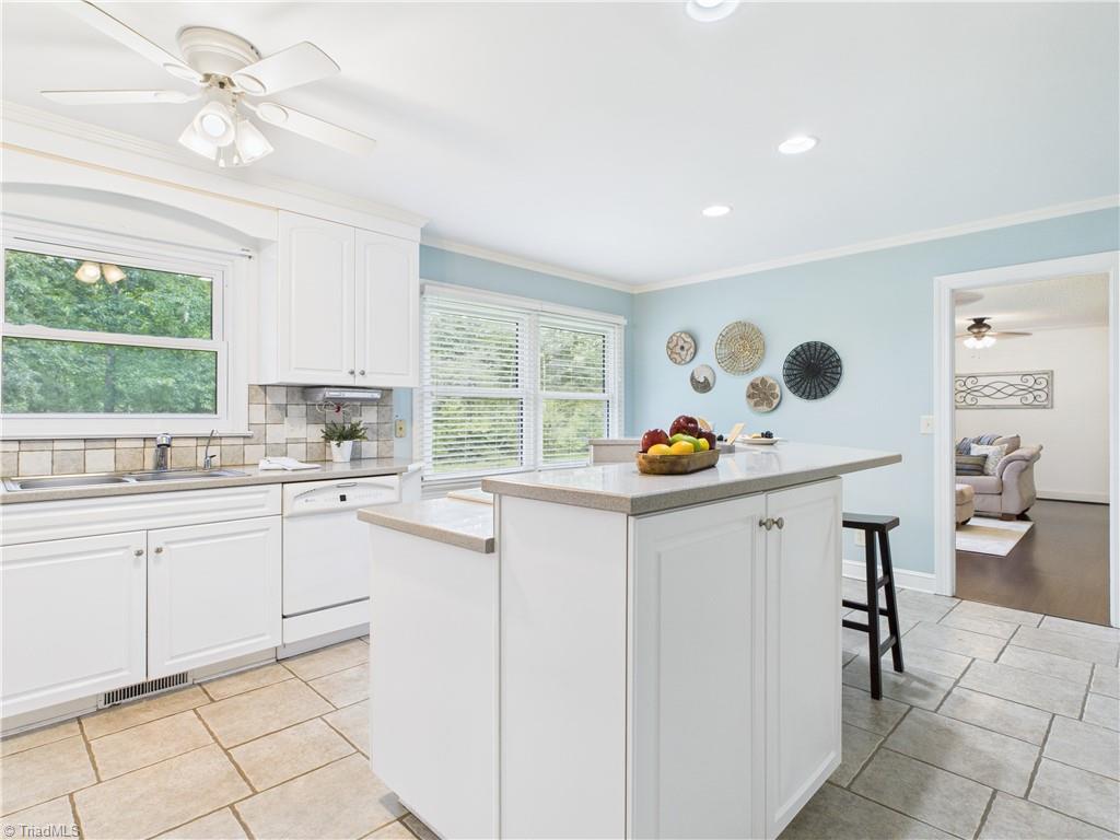 4208 Aberdare Drive High Point, NC 27265 - Photo 14 of 33