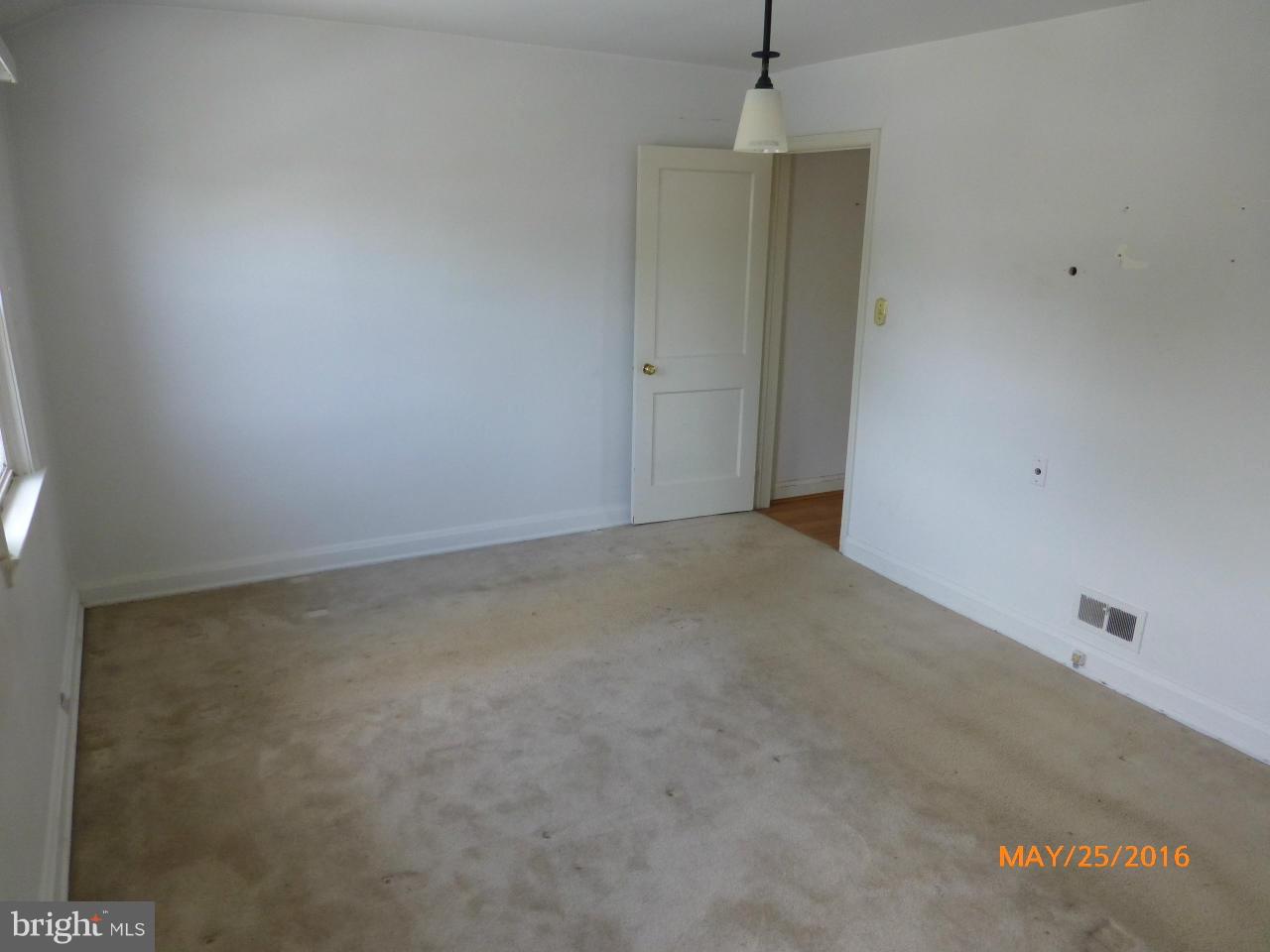 949 Middlesex Road Baltimore, MD 21221 - Photo 13 of 17 a view of an empty room