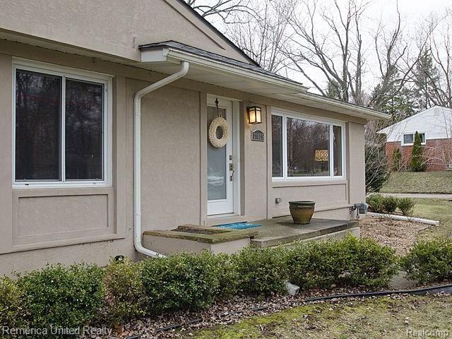 28025 Quail Hollow Road Farmington Hills, MI 48331 - Photo 3 of 38