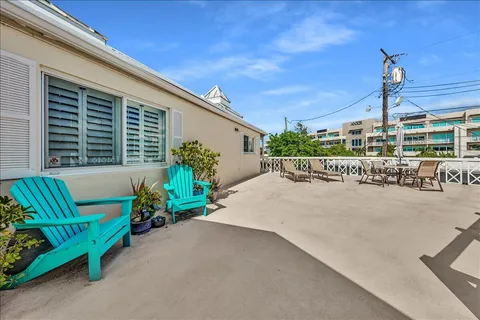 $220,000 | 2124 Northeast 5th Avenue, Unit 212, Wilton Manors, FL 33305