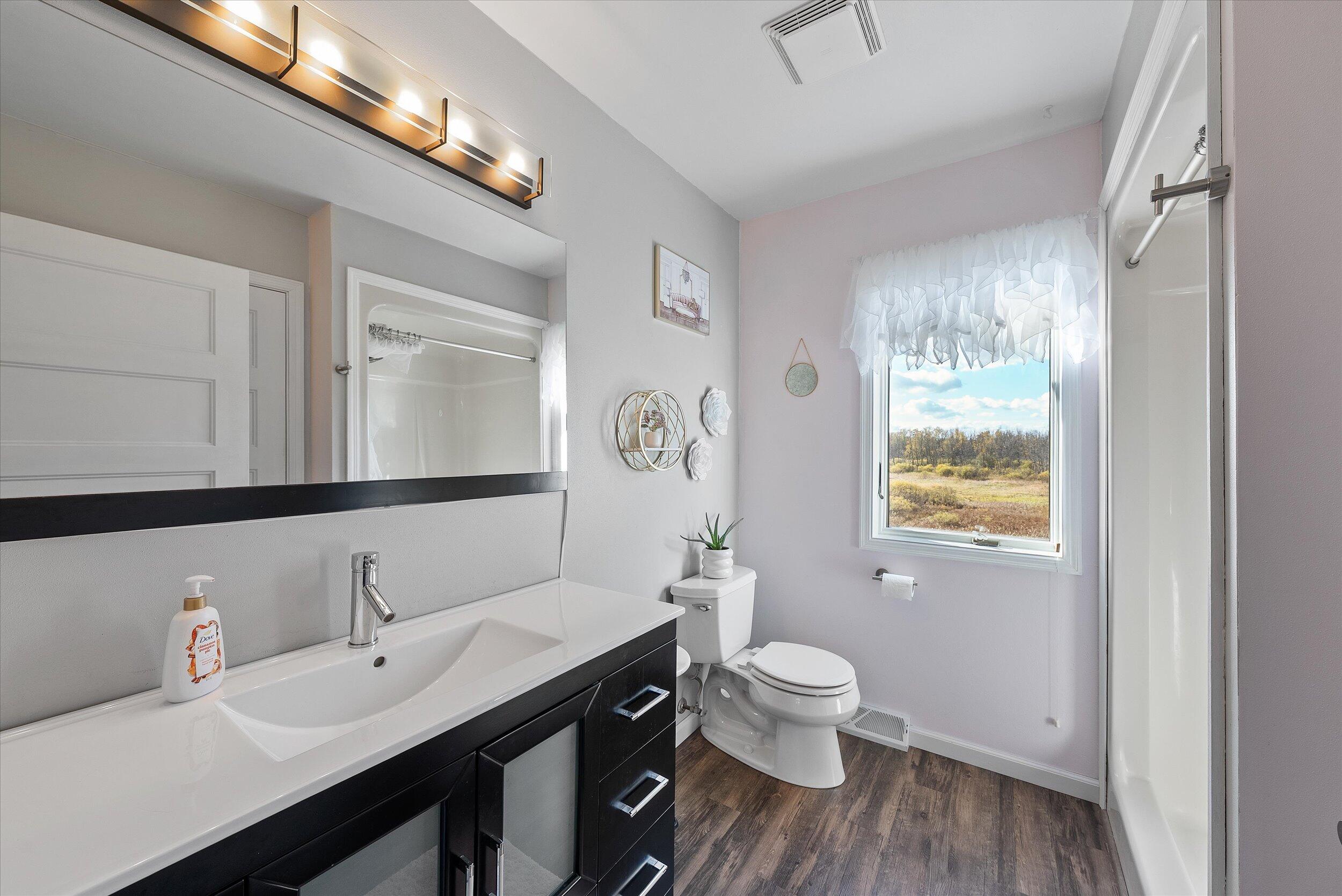 9083 Fillmore Road Farmington, WI 53021 - Photo 18 of 61 18-Primary Bathroom