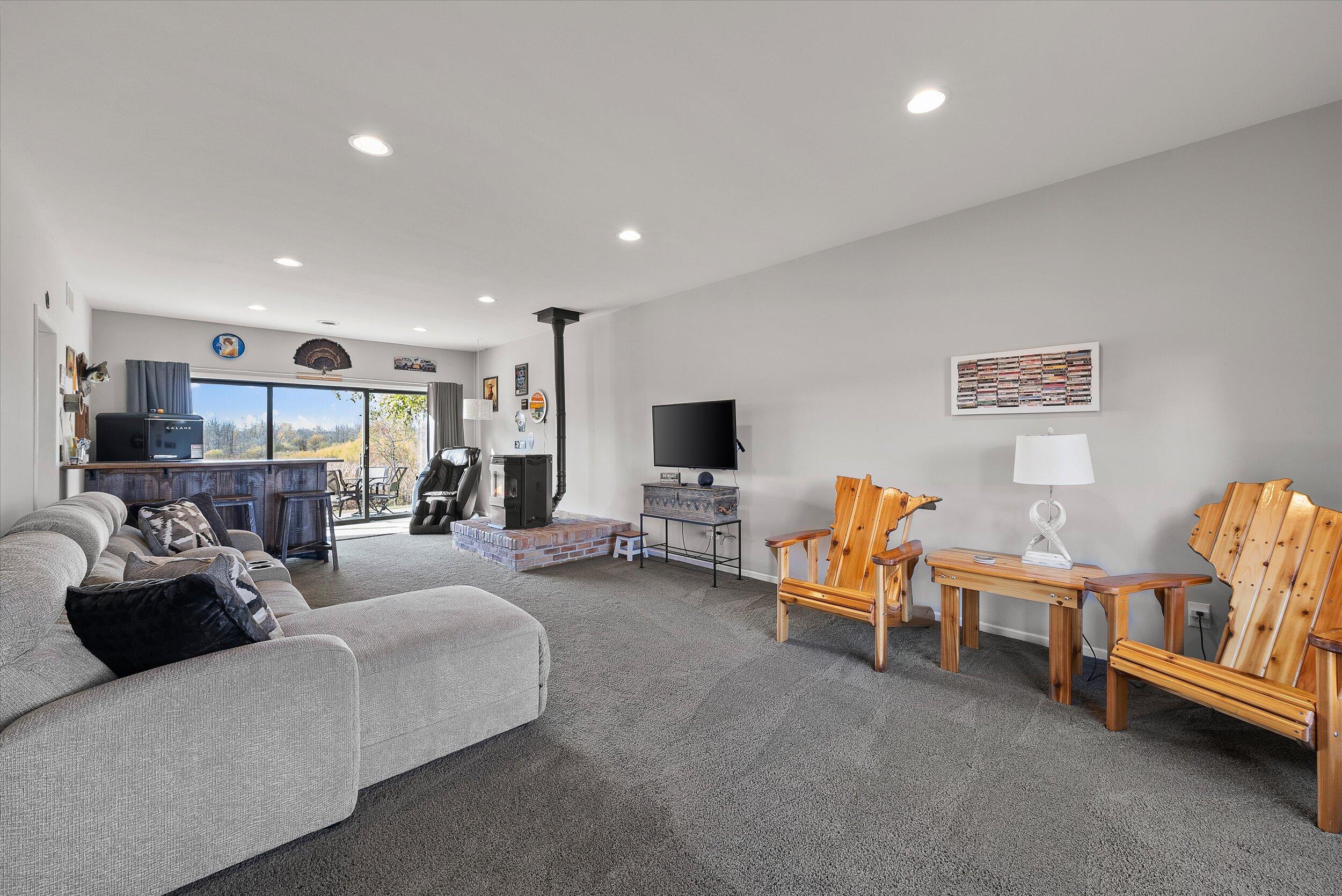 9083 Fillmore Road Farmington, WI 53021 - Photo 30 of 61 30-Family Room