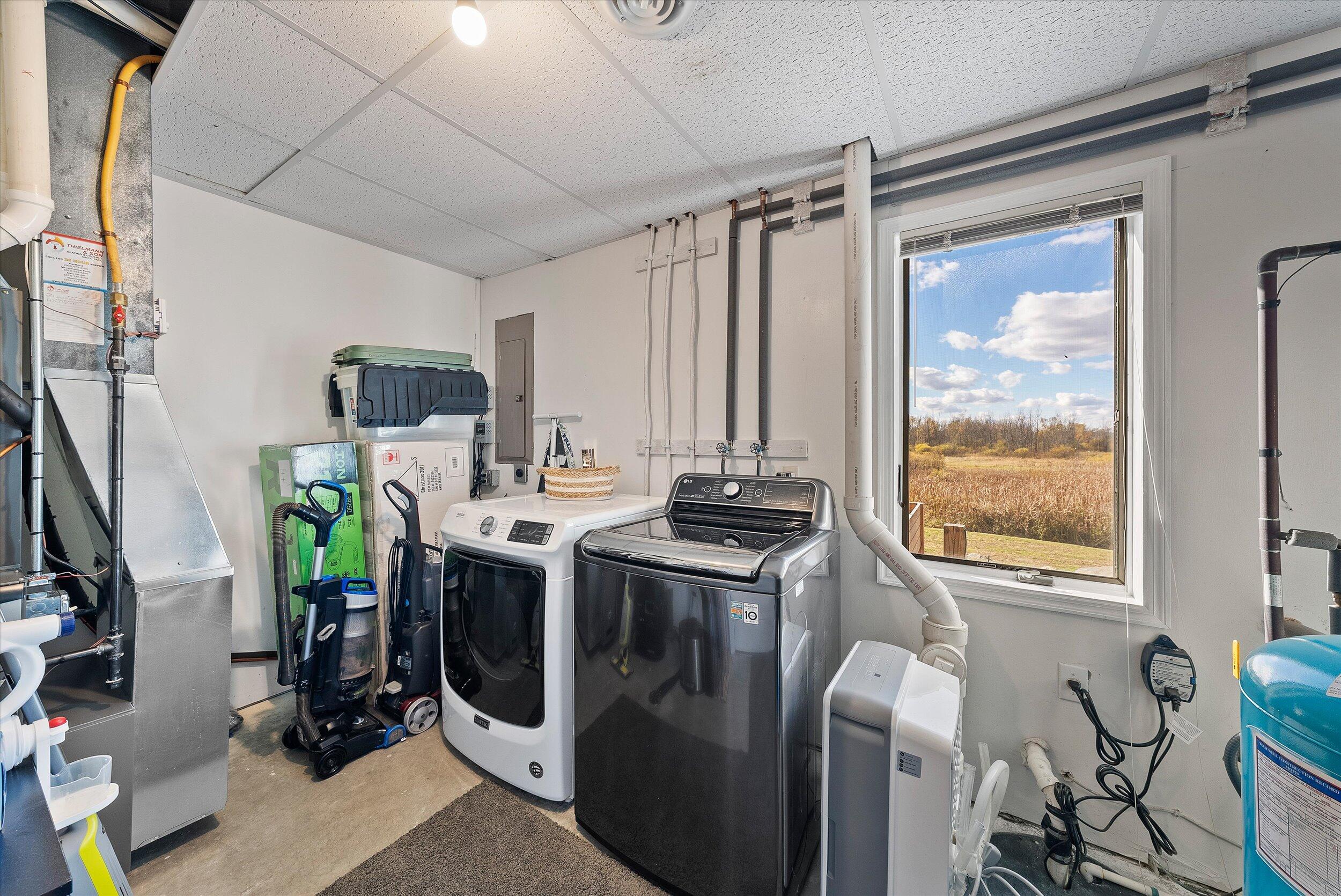 9083 Fillmore Road Farmington, WI 53021 - Photo 35 of 61 35-Laundry