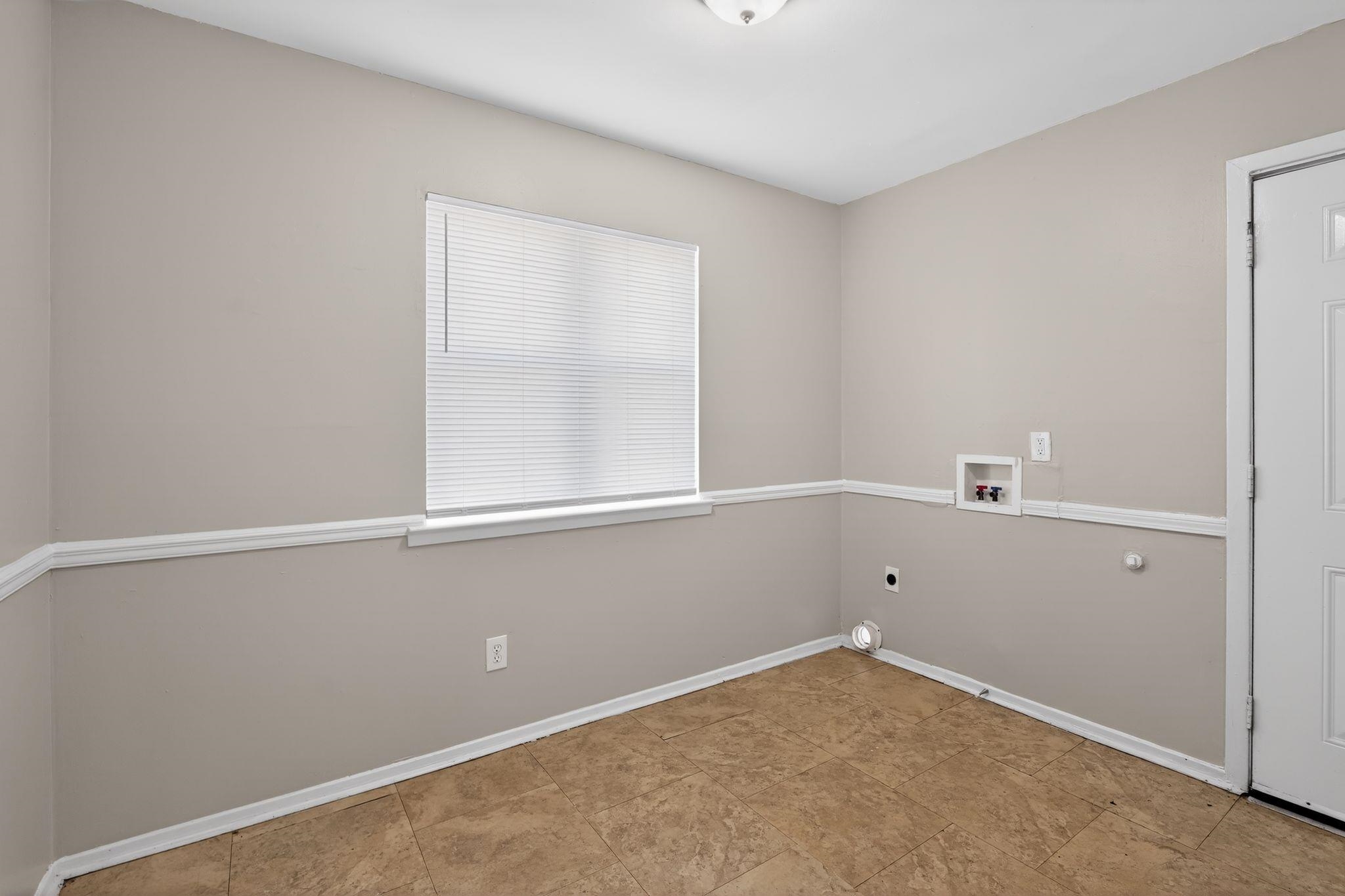 2449 Labonte Drive Memphis, TN 38127 - Photo 23 of 30 a view of an empty room with a window