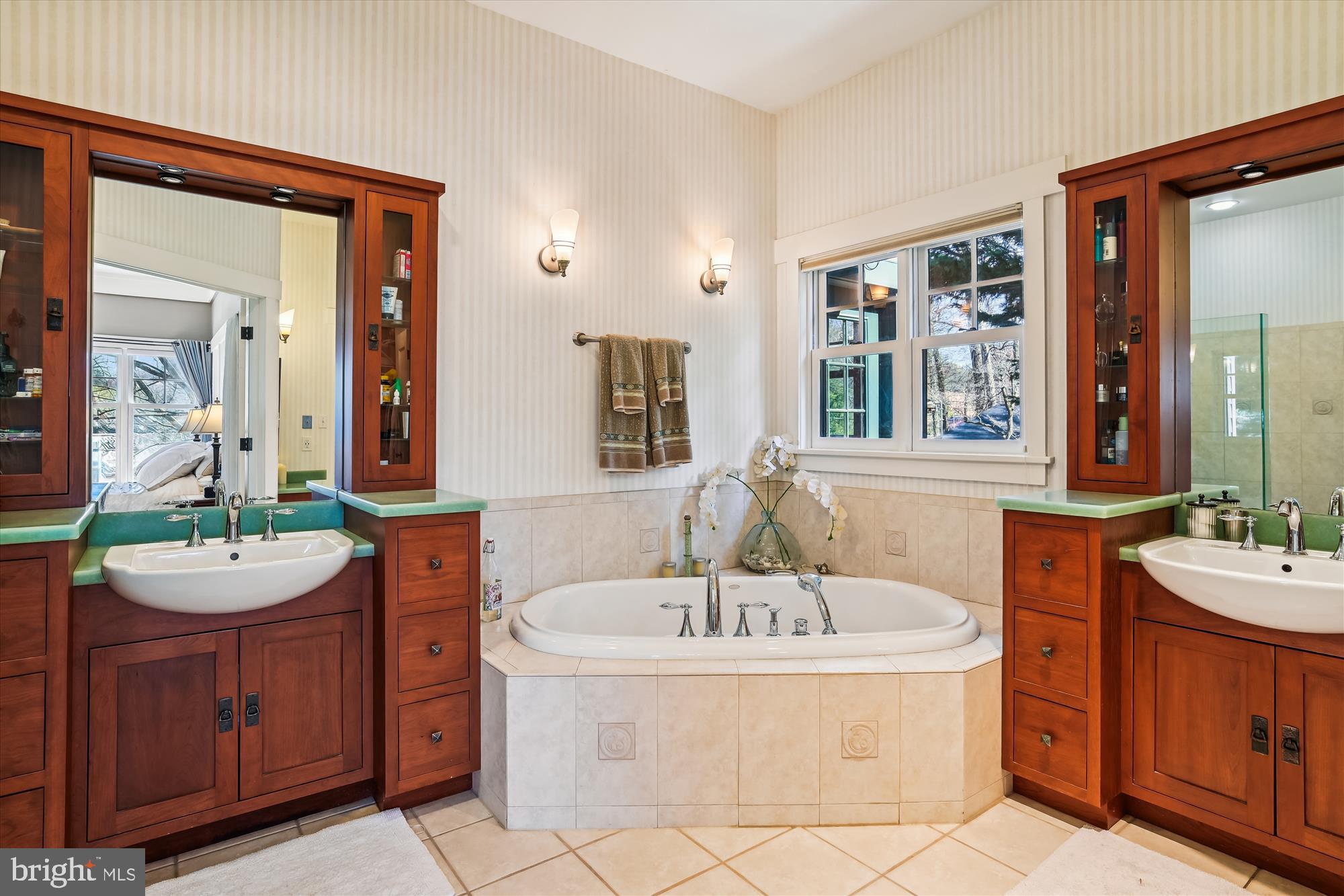 9212 Manchester Road Silver Spring, MD 20901 - Photo 27 of 42 His/Hers Furniture-Like Vanities Frame Soaking Tub