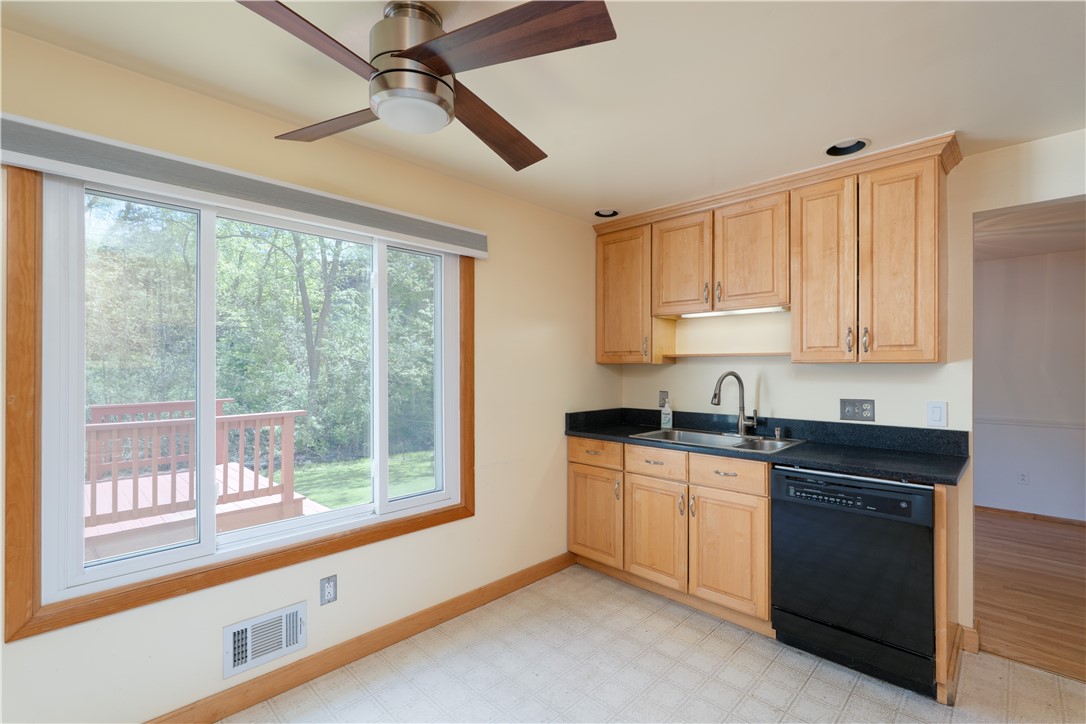 43 Golf Stream Drive Perinton, NY 14526 - Photo 9 of 45