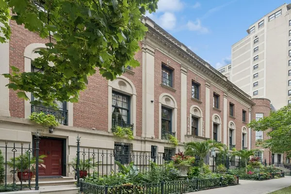$21,000,000 | 1355 North Astor Street, Chicago, IL 60610