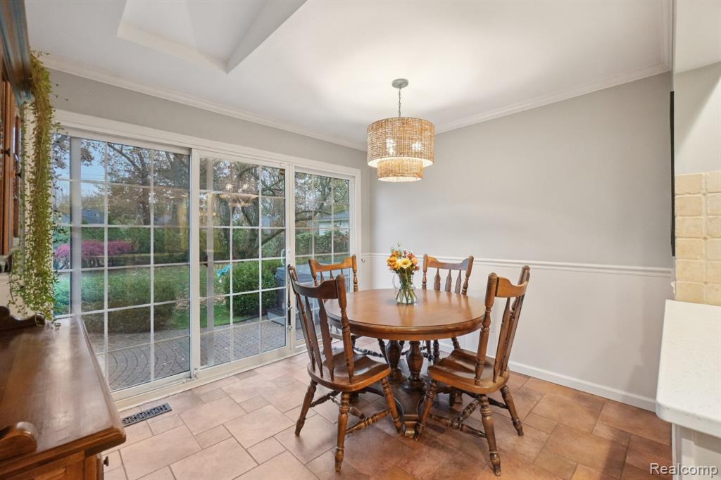 1039 Hawthorne Road Grosse Pointe Woods, MI 48236 - Photo 14 of 63
