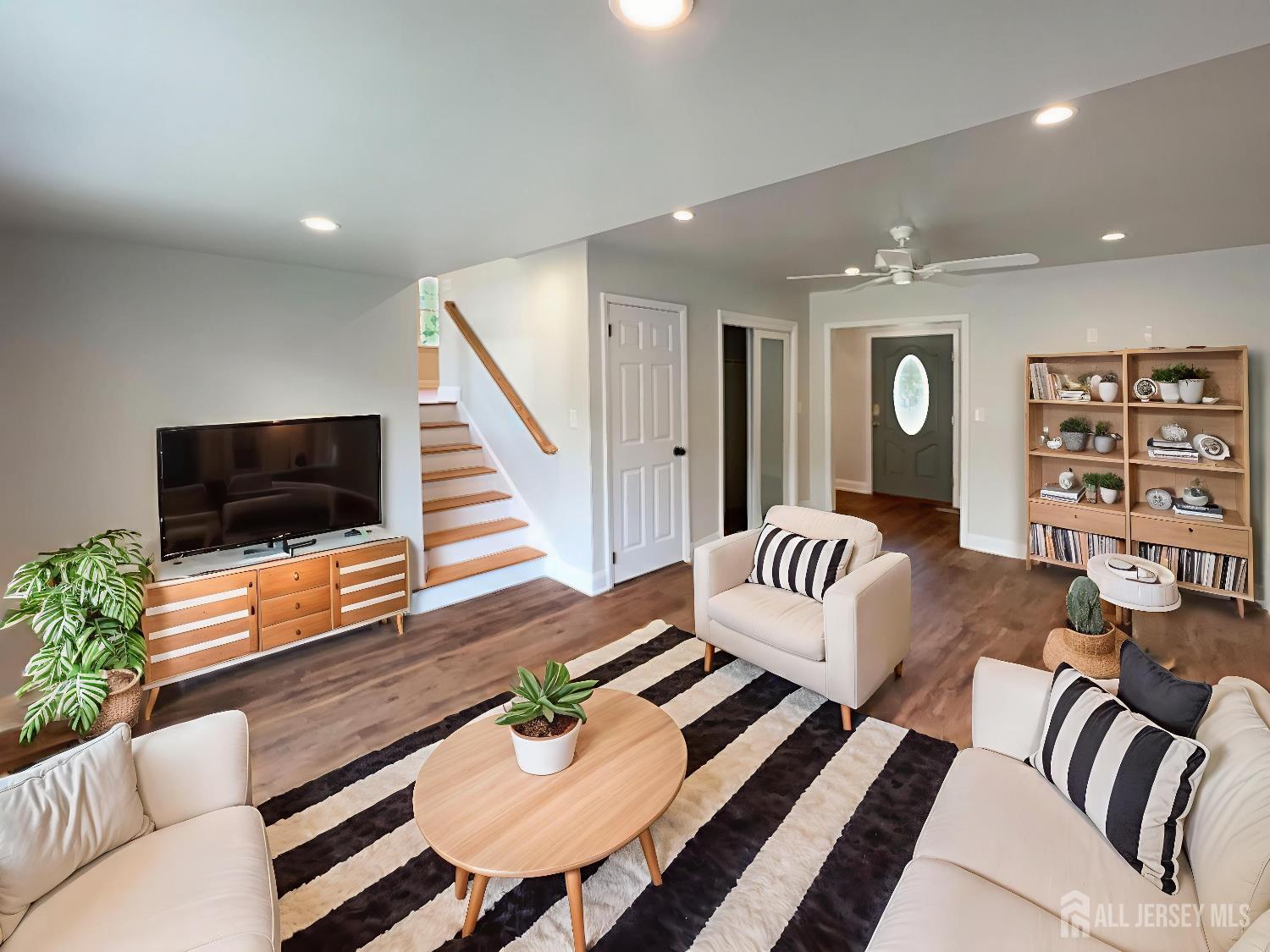 21 Buck Road East Brunswick, NJ 08816 - Photo 2 of 31