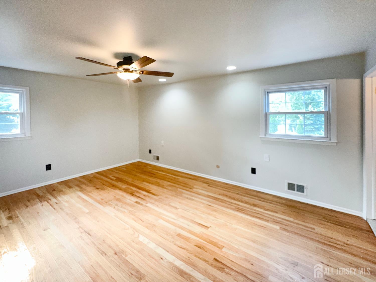 21 Buck Road East Brunswick, NJ 08816 - Photo 24 of 31