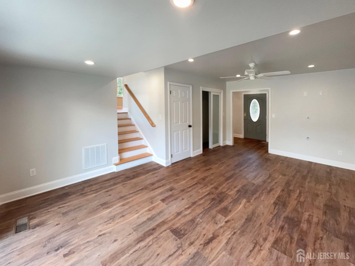 21 Buck Road East Brunswick, NJ 08816 - Photo 3 of 31