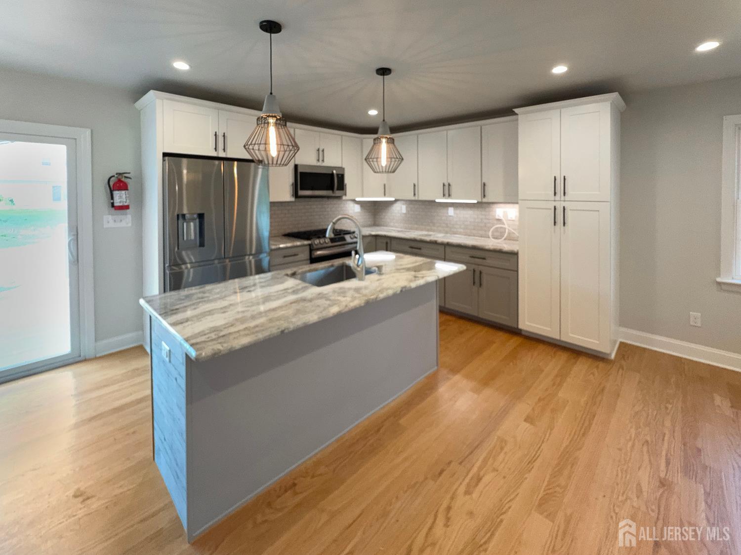 21 Buck Road East Brunswick, NJ 08816 - Photo 6 of 31