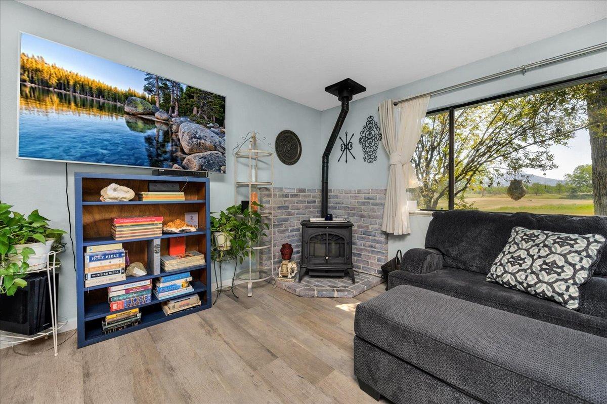 26982 Twin Ponds Road Clovis, CA 93619 - Photo 18 of 48 a living room with furniture and a large window