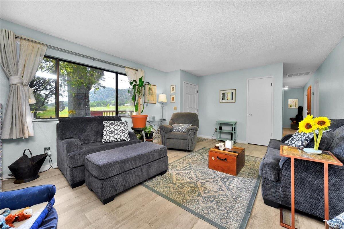 26982 Twin Ponds Road Clovis, CA 93619 - Photo 19 of 48 a living room with furniture and a large window