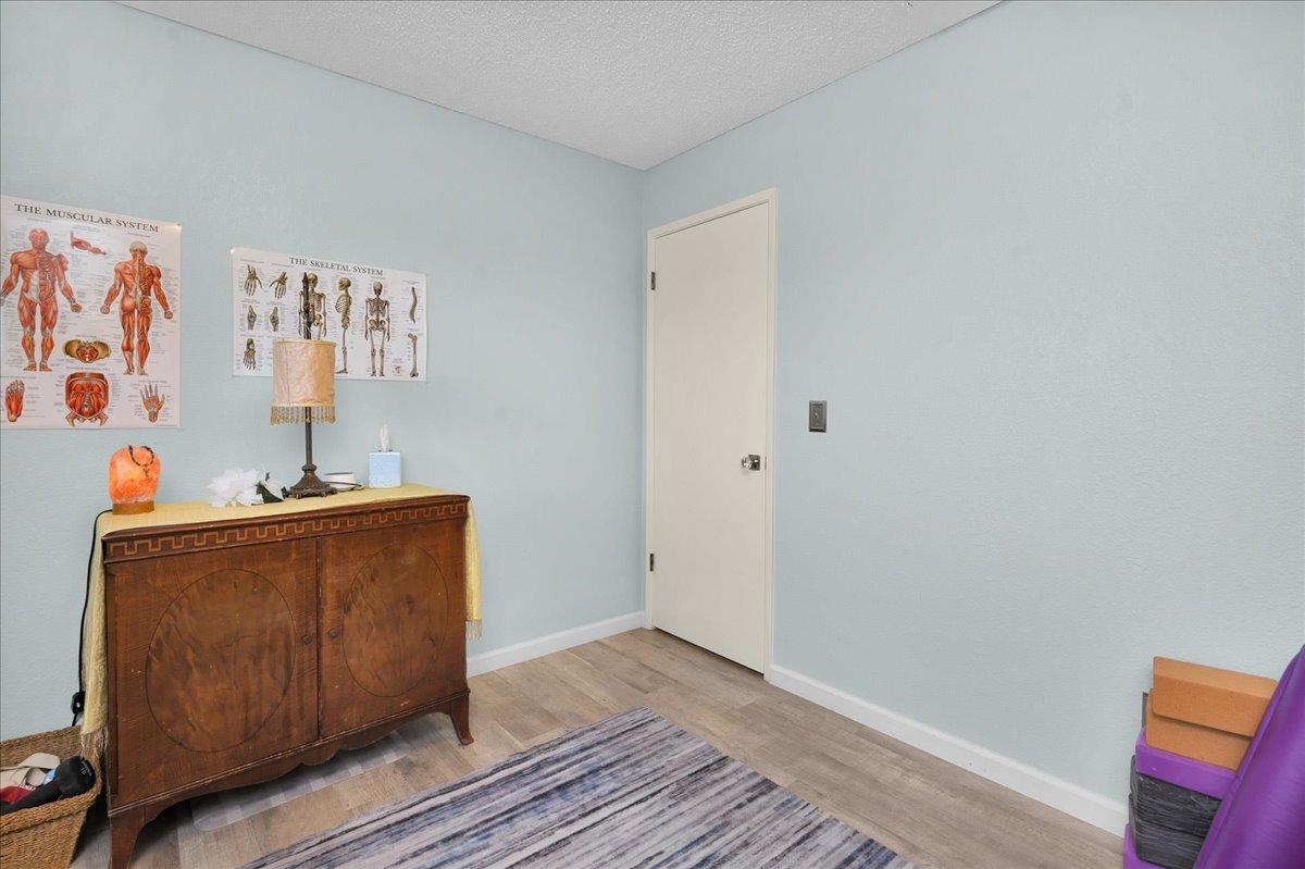 26982 Twin Ponds Road Clovis, CA 93619 - Photo 22 of 48 a room with furniture and wooden floor