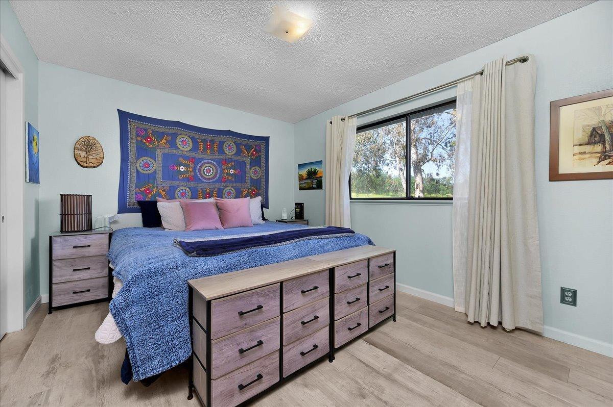 26982 Twin Ponds Road Clovis, CA 93619 - Photo 23 of 48 a bed room with a bed and a window