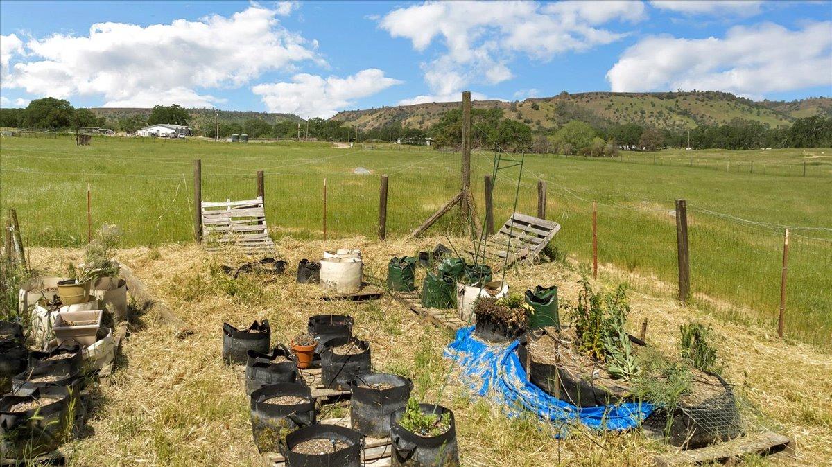 26982 Twin Ponds Road Clovis, CA 93619 - Photo 41 of 48 a view of a lake with a mountain