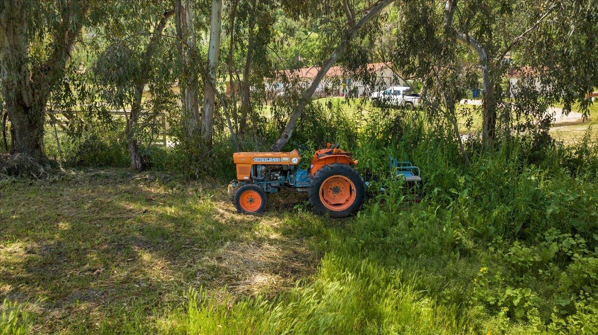 26982 Twin Ponds Road Clovis, CA 93619 - Photo 43 of 48 a view of a house with backyard space and garden