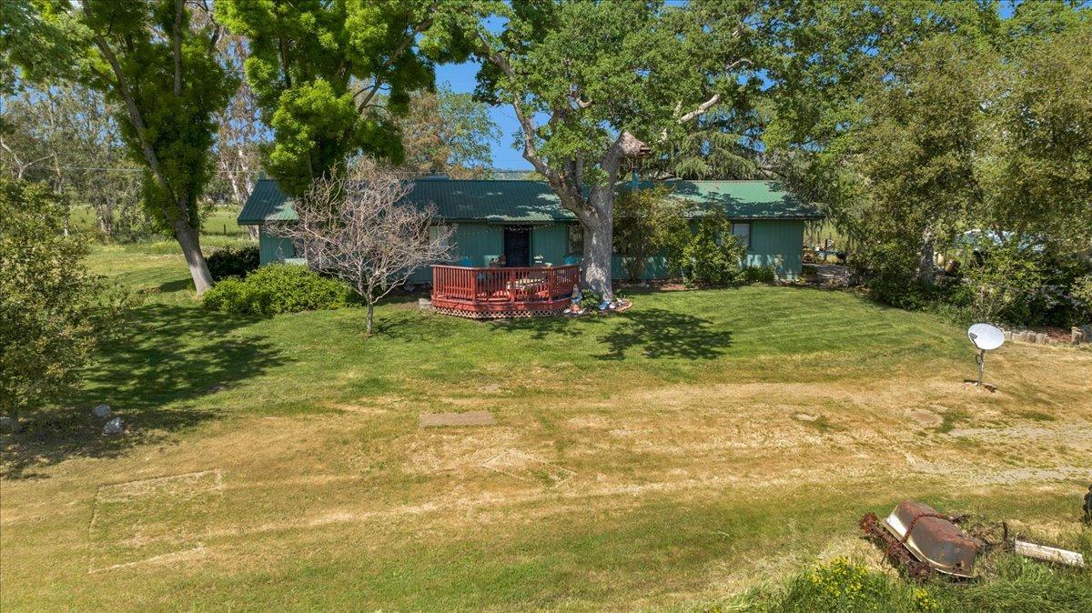 26982 Twin Ponds Road Clovis, CA 93619 - Photo 44 of 48 a view of a chairs in backyard of house