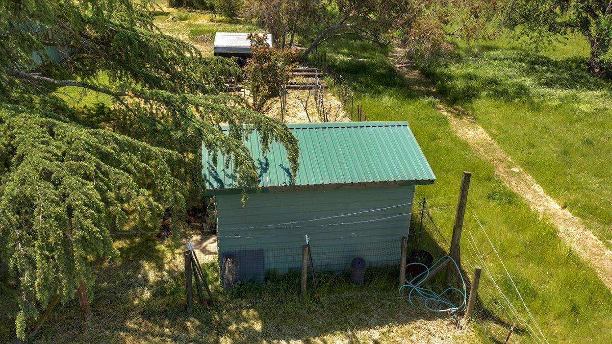 26982 Twin Ponds Road Clovis, CA 93619 - Photo 45 of 48 a small pool with a yard