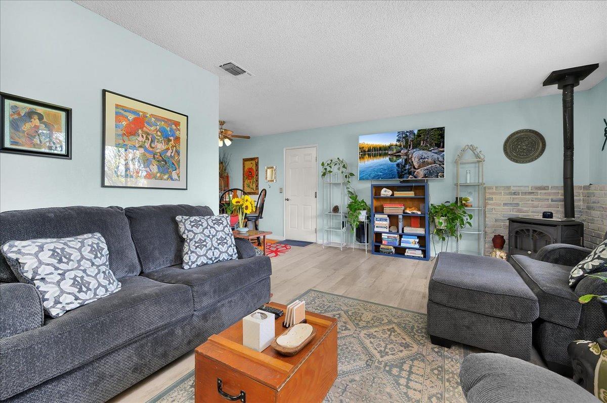 26982 Twin Ponds Road Clovis, CA 93619 - Photo 10 of 48 a living room with furniture and a window