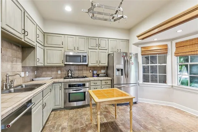 $2,300 | 2 Rue St Louis, Kenner, LA 70065