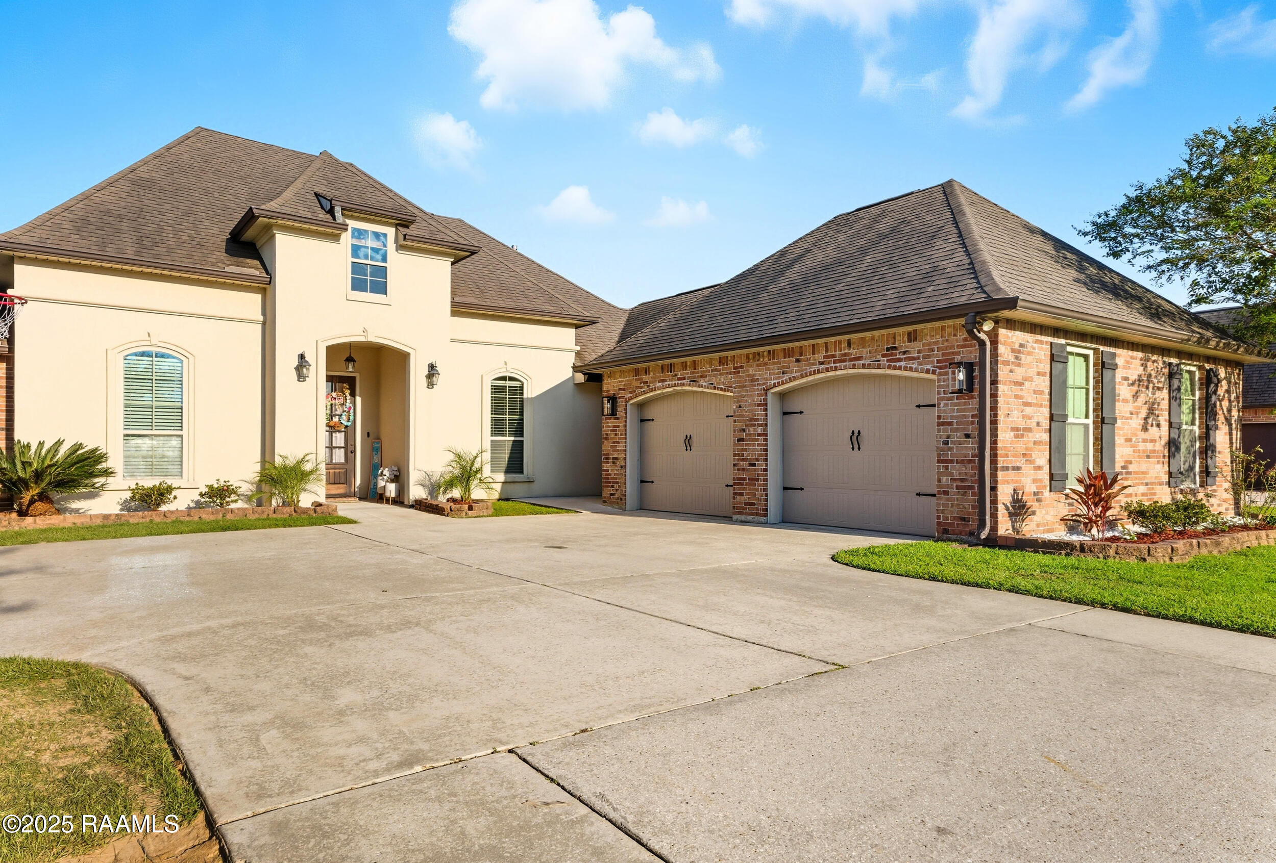 107 Terrace Oak Lane Broussard, LA 70518 - Photo 2 of 21 018_xlRl